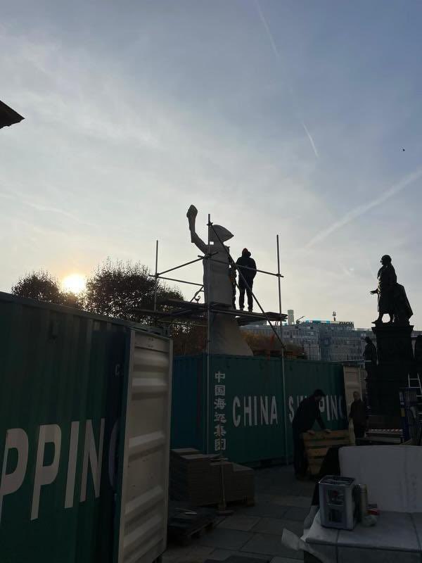 柏林市议会前天安门广场的民主女神像被重新树立，这是中国人权和人道中国和柏林的Axel Springer Freedom Foundation 的合作，11月7日上午八点我将和柏林议会议长和其他贵宾在开幕式讲话，欢迎前来