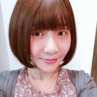 有一说一，孤烟大妈在视频里美颜开得可以🉑 和本人自拍对比，这视频美颜直接减龄20岁😅 难怪有人会冲就不奇怪了🙏有一说一，孤烟大妈在视频里美颜开得可以🉑 和本人自拍对比，这视频美颜直接减龄20岁😅 难怪有人会冲就不奇怪了🙏