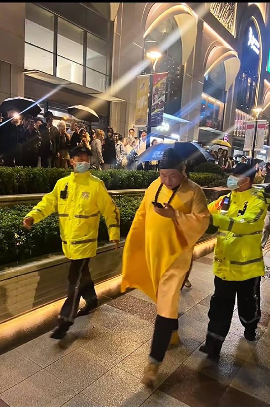 如来佛被抓！股市割韭菜设计师亲临上海，特朗普被保安追着跑，列宁斯大林亲切看望上海民众说