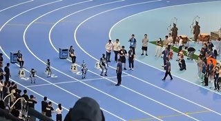 中国顶级机械人百米赛跑，2道是刚上市宇树💊😎 匿名投稿