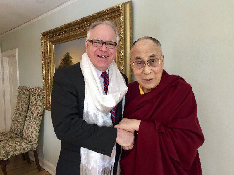 民主党的副总统候选人 Walz