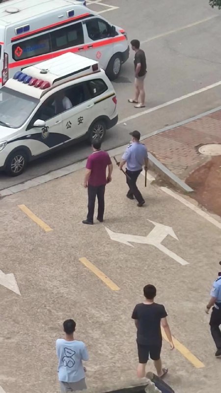 湖南某高校，只狼大战苇名弦一郎#中共长命百岁#中国为什么这么安全By