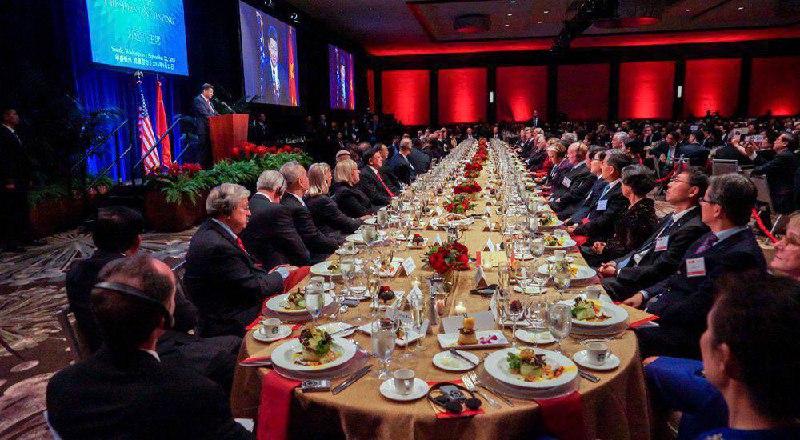 美国各界入党积极分子在中央党校加州校区毕业晚宴上与中央党校最高校长习近平同志共进晚餐