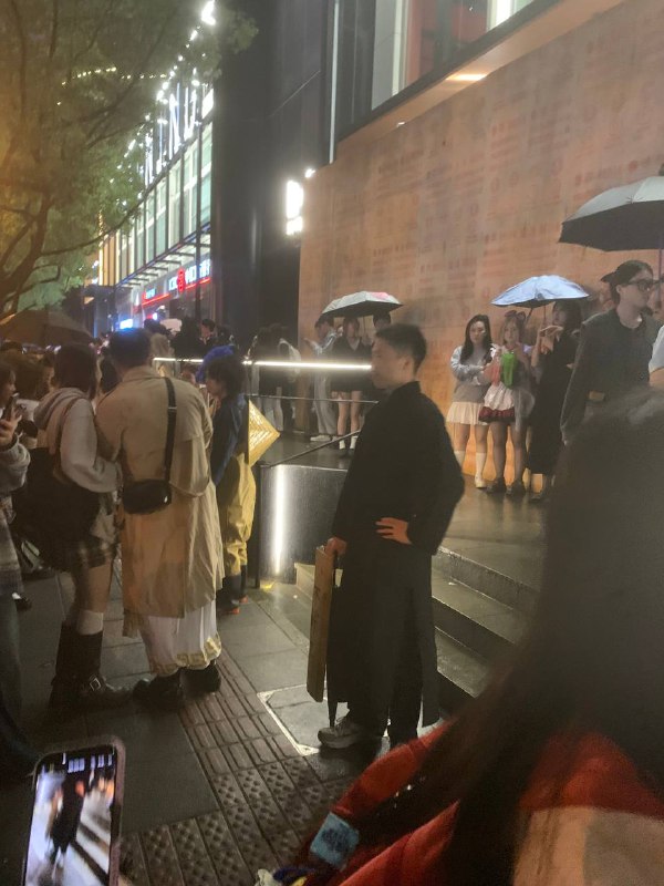 实施“万圣节戒严”后，年轻人已经组织起来了如果中共惹翻了年轻人，是不好办的#万圣节革命实施“万圣节戒严”后，年轻人已经组织起来了如果中共惹翻了年轻人，是不好办的#万圣节革命