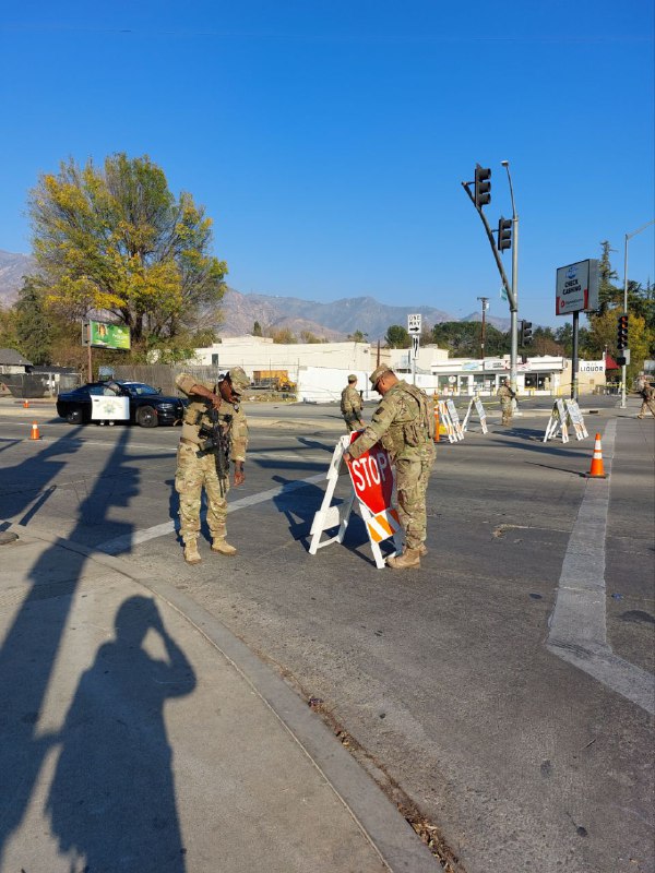 小英雄易碎君亲自前往洛杉矶灾区分发物资、做饭给灾民小英雄易碎君亲自前往洛杉矶灾区分发物资、做饭给灾民