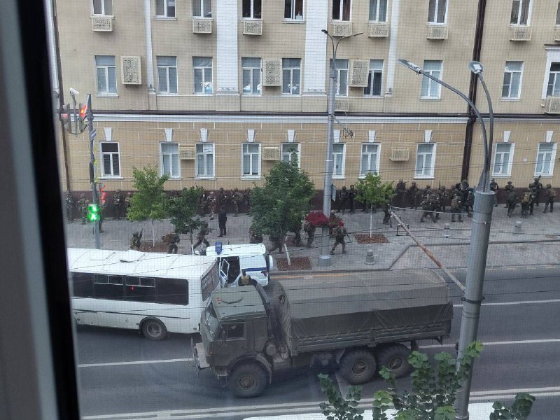 瓦格纳士兵包围了俄军南部军区司令部