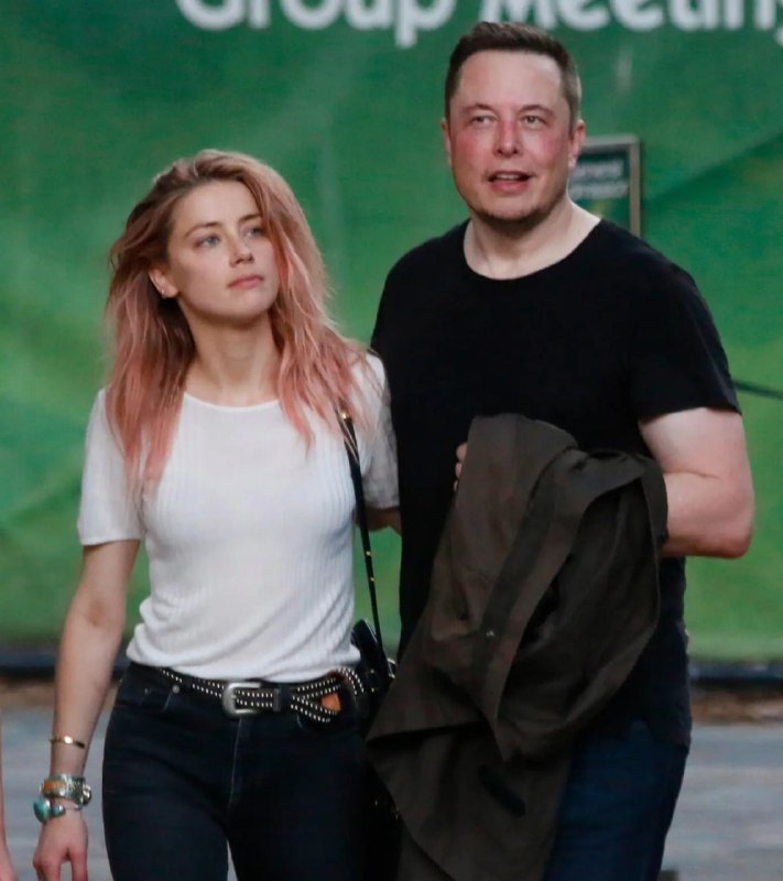 亿万富翁埃隆马斯克要求他的前女友艾梅柏希尔德在他们还在一起时扮演守望先锋角色天使