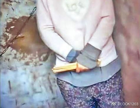 刷抖音，刷了几千个网红或者蹭这个衣服的，难受