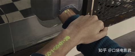 人类社会抛弃了以往的货币，改用时间作为货币流通