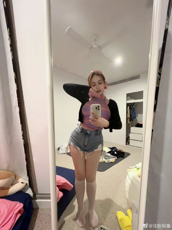 24号凌晨还在调戏粉蛆（图1），图2（她的狂热粉丝），图3（她的旧照）#深圳官三代辱华 #权贵辱华言论24号凌晨还在调戏粉蛆（图1），图2（她的狂热粉丝），图3（她的旧照）#深圳官三代辱华 #权贵辱华言论