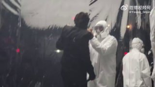 Kendrick Lamar 巡演首站表演《family ties》 ，全程恶搞你国 核酸场景