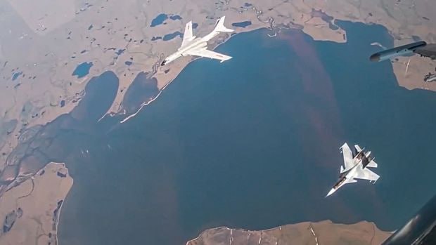 中俄轰炸机靠近美国空域附近行动中俄轰炸机靠近美国空域附近行动
