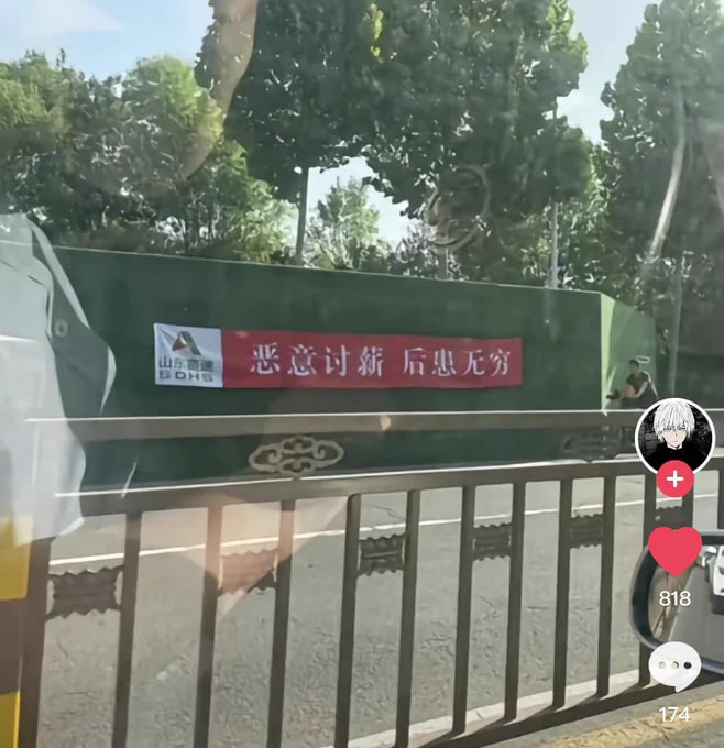 那些住在这种环境的美国选民，居然真的相信用金修饰厕所的总统会听到他们的声音