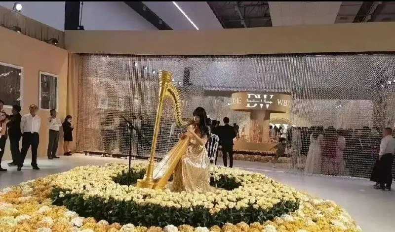 安踏公子丁思榕结婚，彩礼18亿，捐1亿慈善安踏公子丁思榕结婚，彩礼18亿，捐1亿慈善