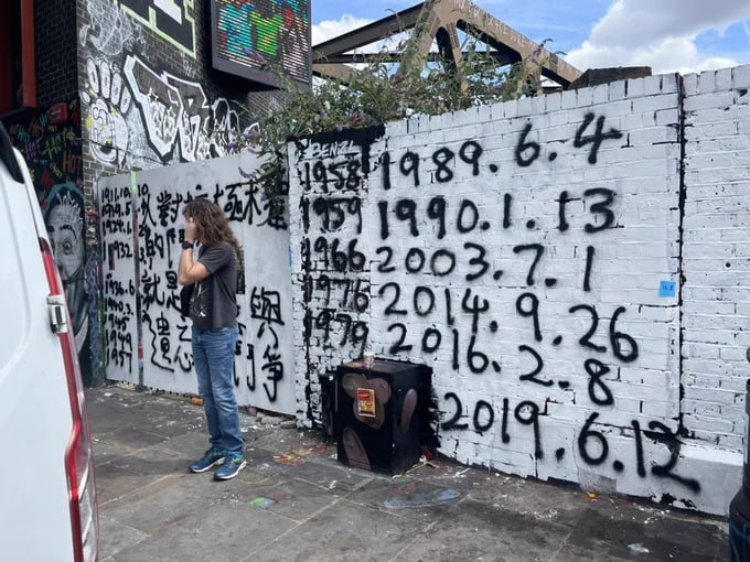 英国法律规定，未经许可在公共场合涂鸦是违法的