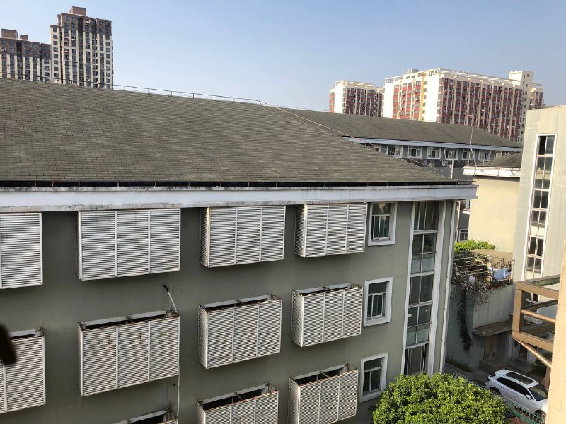 这里是 #上海杨浦区看守所  这里正关押着一位致力于中国网络自由的传奇人物 #编程随想阮晓寰 阮晓寰于2021年5月10日被上海杨浦区公安抓捕；公检法经过一系列黑箱操作，构陷煽颠罪名，并于2023年2月10日非法判决阮晓寰有期徒刑7年