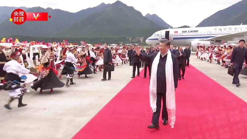 他像打入中共内部的特务，专干我们想干又干不成的事