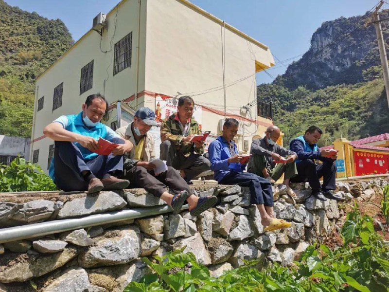 广西人民随时随地、废寝忘食学习红宝书