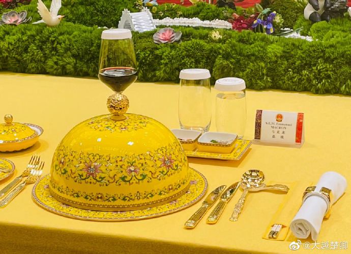 习近平宴请马克龙的餐具By