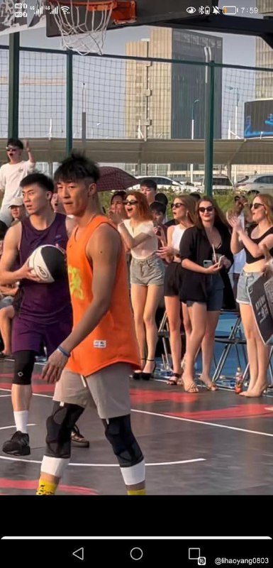 和教育有关系，一场大学篮球赛，两拨人都支持的是中国的队伍，中国人蹲地上玩手机 无精打采 ，老外不管进不进球都热情昂扬和教育有关系，一场大学篮球赛，两拨人都支持的是中国的队伍，中国人蹲地上玩手机 无精打采 ，老外不管进不进球都热情昂扬