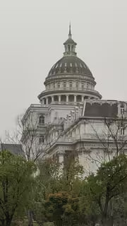 小小的中国震撼，图1 白宫（阜阳颍泉区政府），图二 五角大楼（市政府），图三四人民广场（乌拉特中旗 镇政府），图五六（杭州市政府），图七 （萧山行政大楼），视频青瓦台（南平市行政大楼）小小的中国震撼，图1 白宫（阜阳颍泉区政府），图二 五角大楼（市政府），图三四人民广场（乌拉特中旗 镇政府），图五六（杭州市政府），图七 （萧山行政大楼），视频青瓦台（南平市行政大楼）