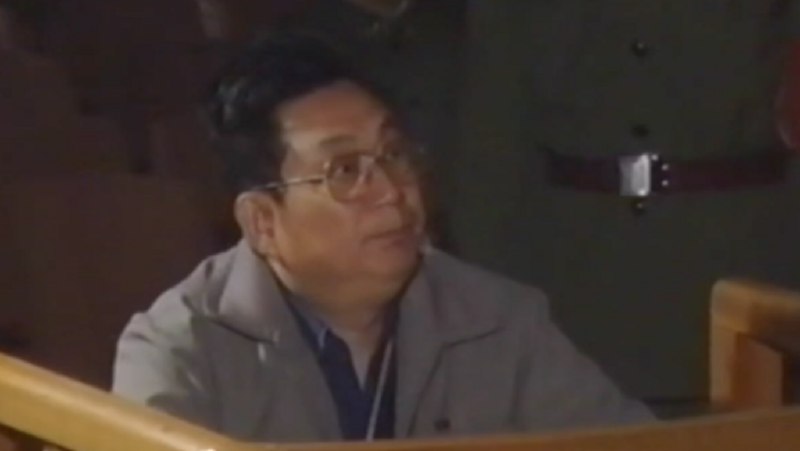 “六四“研究者吴仁华25日公开徐勤先军事法庭受审完整视频1989年“六四“事件中，邓小平调38军进入北京镇压学生，当时38军军长徐勤先少将拒绝在调兵令上签字，后被当局秘密判刑