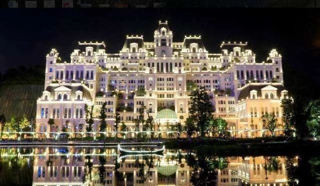 盘点一下已经濒临破产的贵州省的奇观[奇观误国] ，单个都是几百亿造价