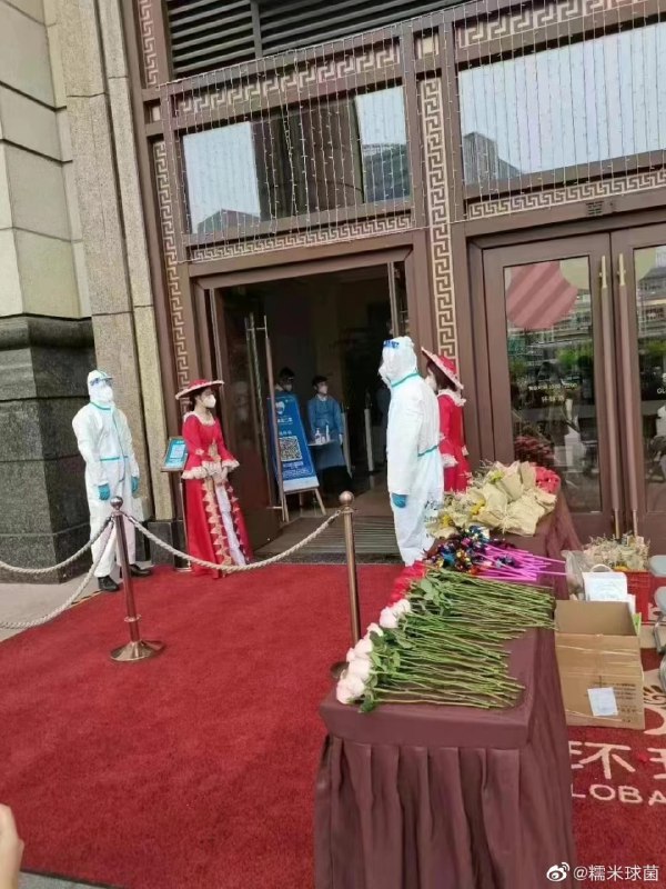 上海环球港 凭票进场+大白站岗投稿By