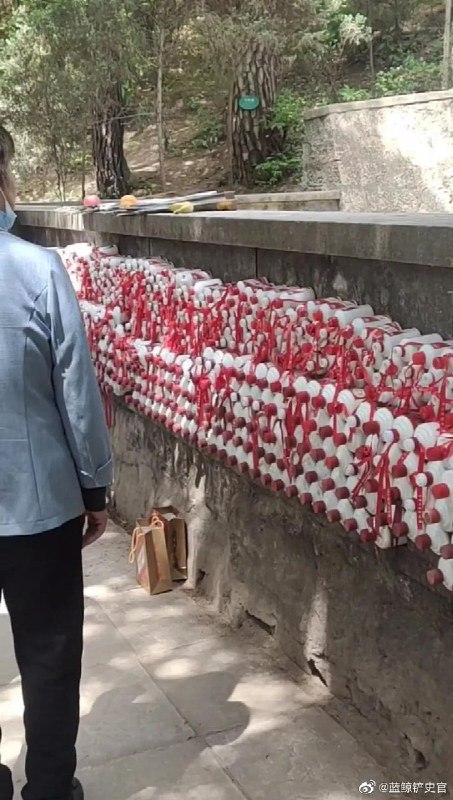 开国上将许世友的墓，全是茅台马迎新习近平-爱巢❤️开国上将许世友的墓，全是茅台马迎新习近平-爱巢❤️