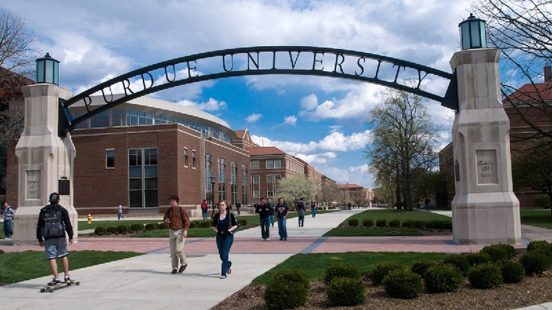 “不支持言论自由，就别来上学” 普渡大学校长发信斥责骚扰他人的中国留学生