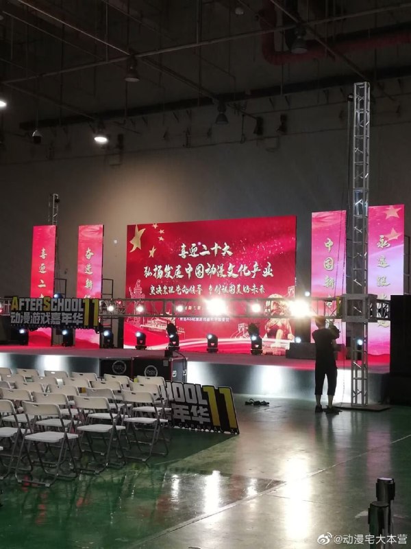 这不挺好的吗，大家都穿红卫兵 学习主席语录By