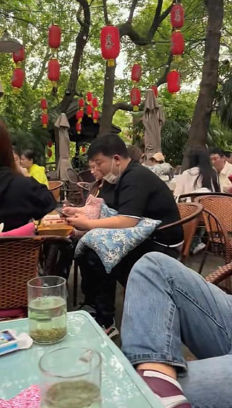 他看到中国人这么蠢，应该也烦， 都带头冲塔了，结果没想到奴性水平这么高他看到中国人这么蠢，应该也烦， 都带头冲塔了，结果没想到奴性水平这么高