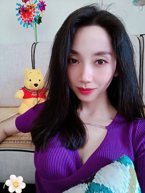 解放军徐艳霞展示 铁链习近平 囚禁习近平， 不知道在哪个平台展示 成人频道