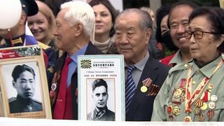 华人和解放军出现在俄罗斯阅兵现场，中俄父子情牢不可破