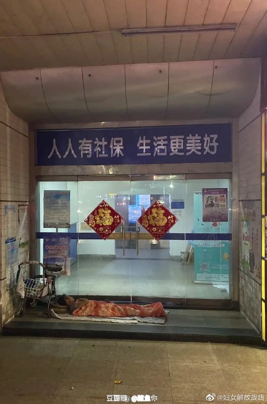 这一定不是习近平的中国，哪来的群众演员这一定不是习近平的中国，哪来的群众演员