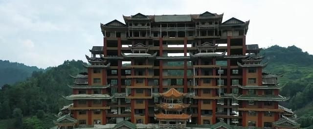 盘点一下已经濒临破产的贵州省的奇观[奇观误国] ，单个都是几百亿造价