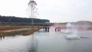 我们中国真是太厉害了！军训怎么能不带口罩？哪个营的？我们中国真是太厉害了！军训怎么能不带口罩？哪个营的？