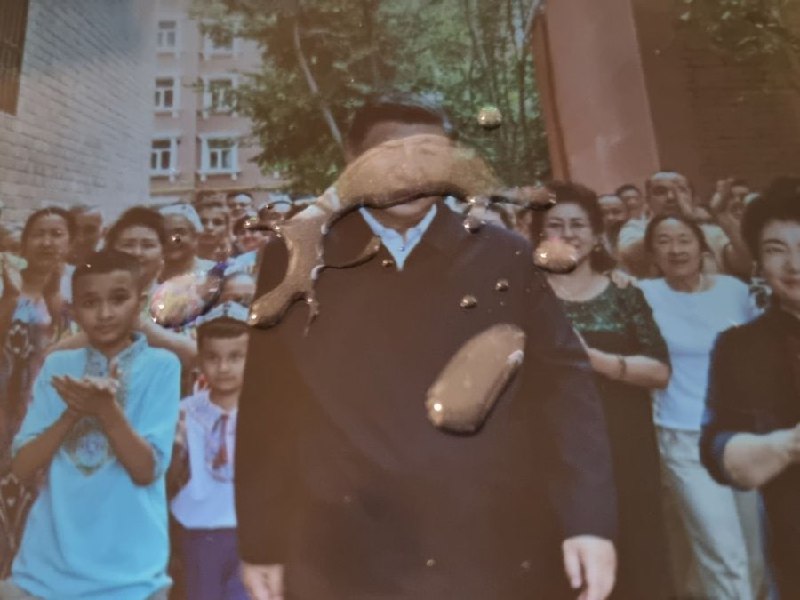 推特上有个账号叫“每天对着习近平主席来一发”