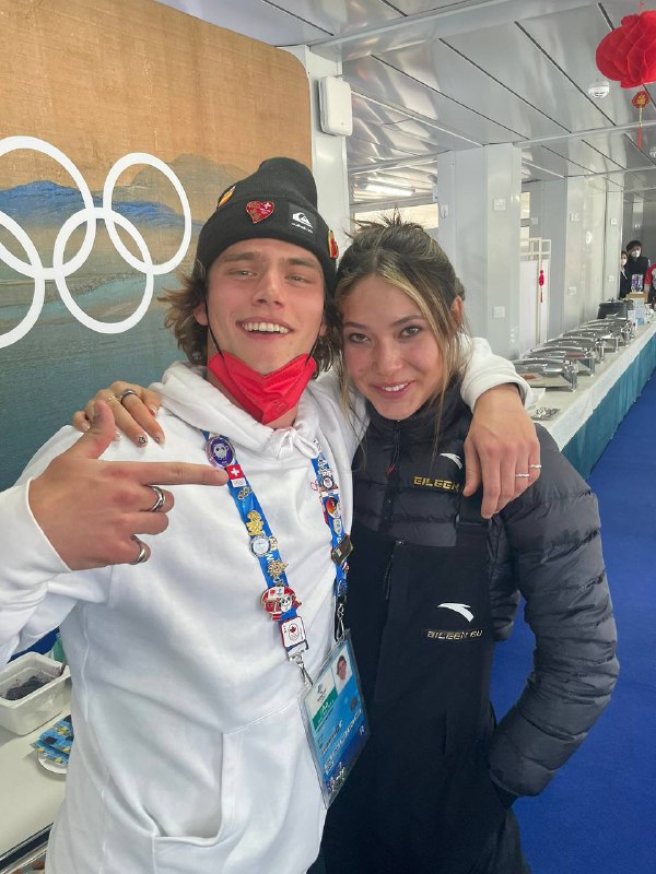 谷爱凌在中国捞几个亿回来给美国交税千万，这笔税款被拜登一纸文件送去乌克兰买武器痛扁俄爹，这样的谷爱凌你不粉简直不是中国人…