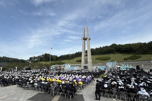 韩国五一八民运45周年纪念仪式在光州举行 | 韩联社