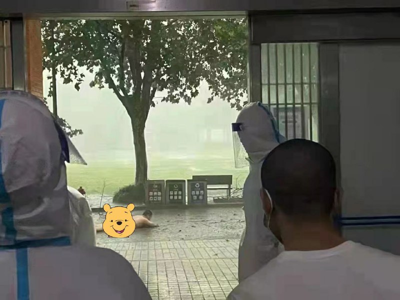 大变活人，洗澡浴室吹没了