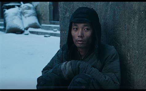 要是徐富贵悲观一点他会被余华写成《活着》，要是徐富贵乐观一点他就能被b站网友拍成《老徐治好了我的精神内耗》余华搁下笔，有关《活着》的一切尘埃落定