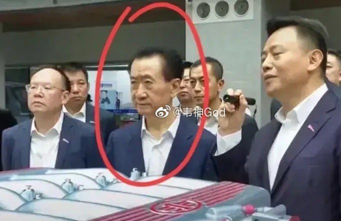 这帮富豪暴瘦是有原因的（别给我扯老，富豪瘦到皮脱像这种？ 马斯克、巴菲特、川普啥的可没这副样子）这帮富豪暴瘦是有原因的（别给我扯老，富豪瘦到皮脱像这种？ 马斯克、巴菲特、川普啥的可没这副样子）