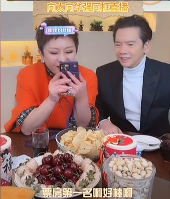 有头有脸的都开始直播，收割穷人的最后一点花生米了向华强（黑帮老大） 俞敏洪（新东方董事长） 李国庆（当当网董事长） 张兰（俏江南董事长） 杨子（巨力集团董事长）有头有脸的都开始直播，收割穷人的最后一点花生米了向华强（黑帮老大） 俞敏洪（新东方董事长） 李国庆（当当网董事长） 张兰（俏江南董事长） 杨子（巨力集团董事长）