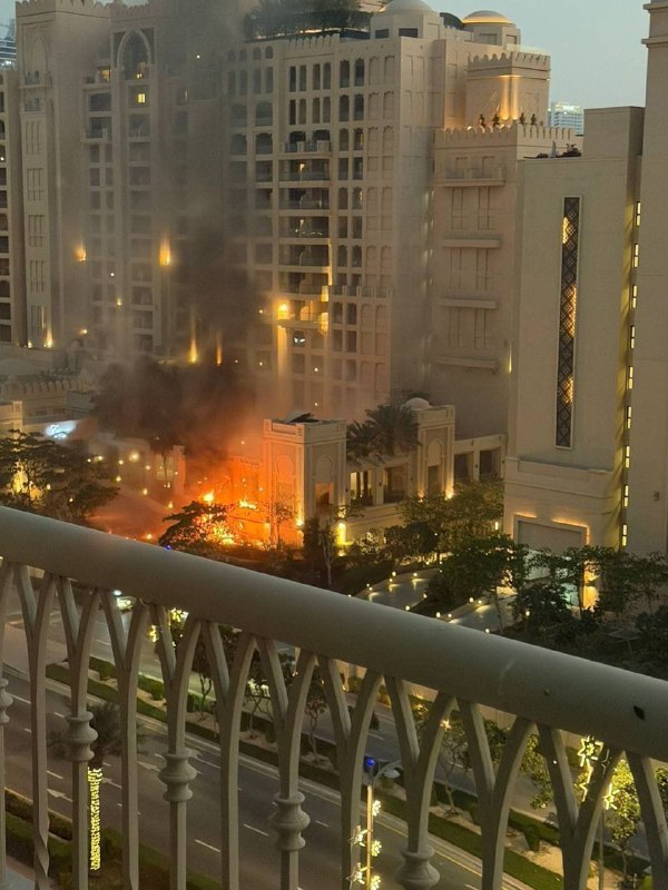 碎片已击中阿联酋迪拜的两个民用区域