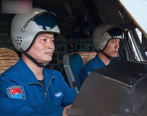 我军航天器靠背使用的是具有自主知识产权的有机体阵列式全纤维导热系统，竹片