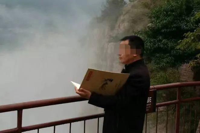 1976年3月生于河南省三门峡市卢氏县，现居郑州，中国书法家协会会员，中国书画家协会会员，河南省书法家协会会员，中国美术家协会会员、河南省美术家协会会员、河南省人大书画研究院理事、河南省直书画院副院长、河南省直书画院三门峡分院院长、中国文化遗产保护研究院文化艺术发展委员会书画专家评审鉴定委员会专家评委