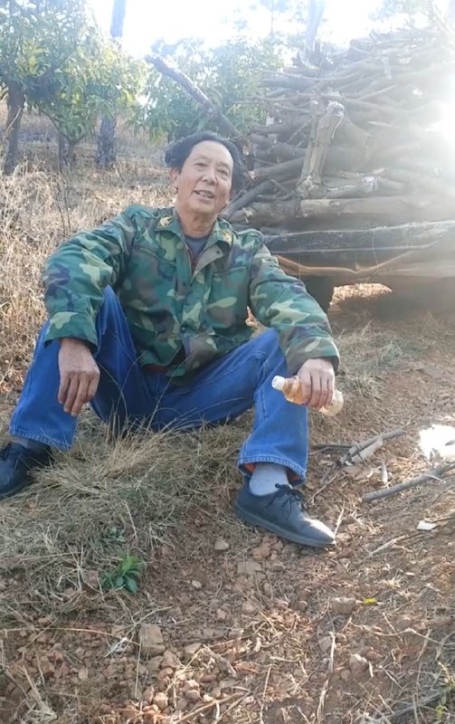 做工做累了，坐下歇歇