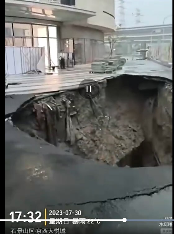 豆腐渣工程造成皇帝的根基岌岌可危，这可真是气人！这帮不负责任的建设者，怎么可以如此不敬职守，对国家的未来毫不在乎呢？(刚开业的地方)全网唯一来源