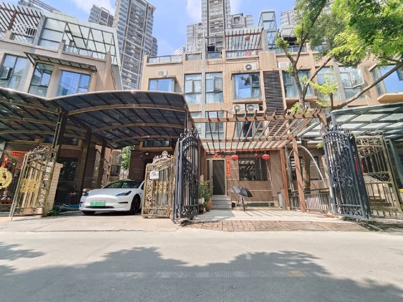 已有友军 线下蹲点 电丸AK张宇峰已有友军 线下蹲点 电丸AK张宇峰